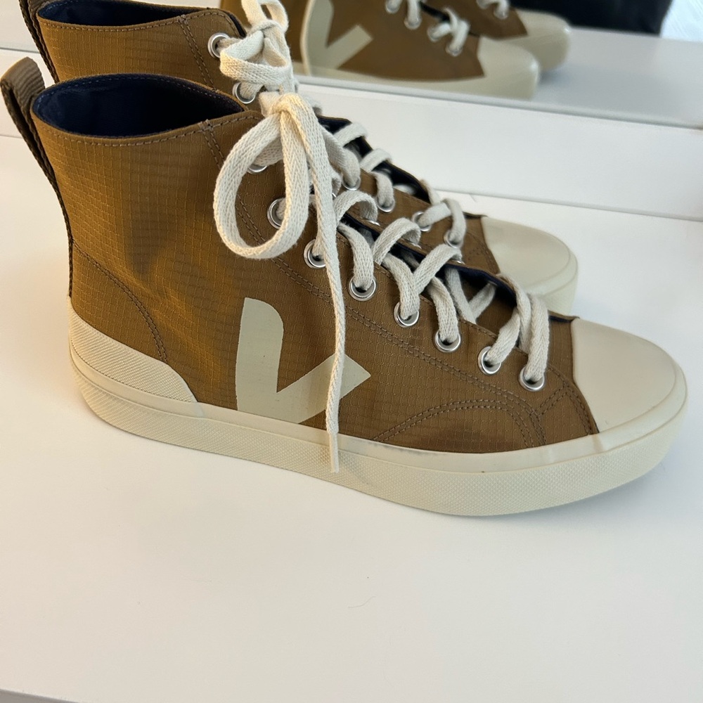 FLASH SALE. Veja Women’sHigh-Top Sneakers - Tan and Cream. WORN ONCE
